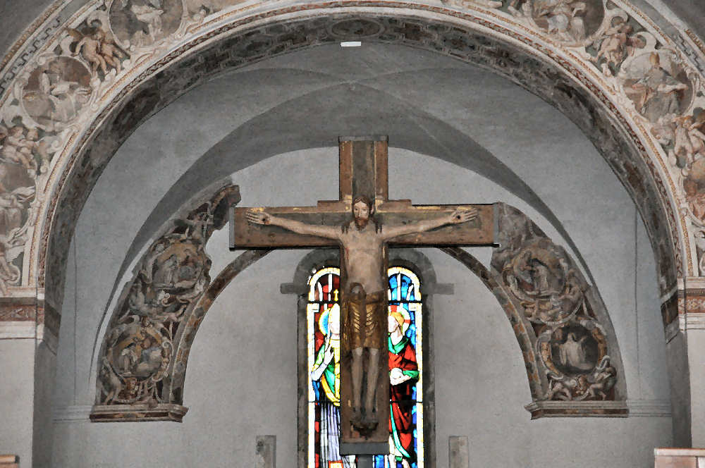 Altare con il Crocifisso ligneo intagliato e policromoto - fine XII secolo
