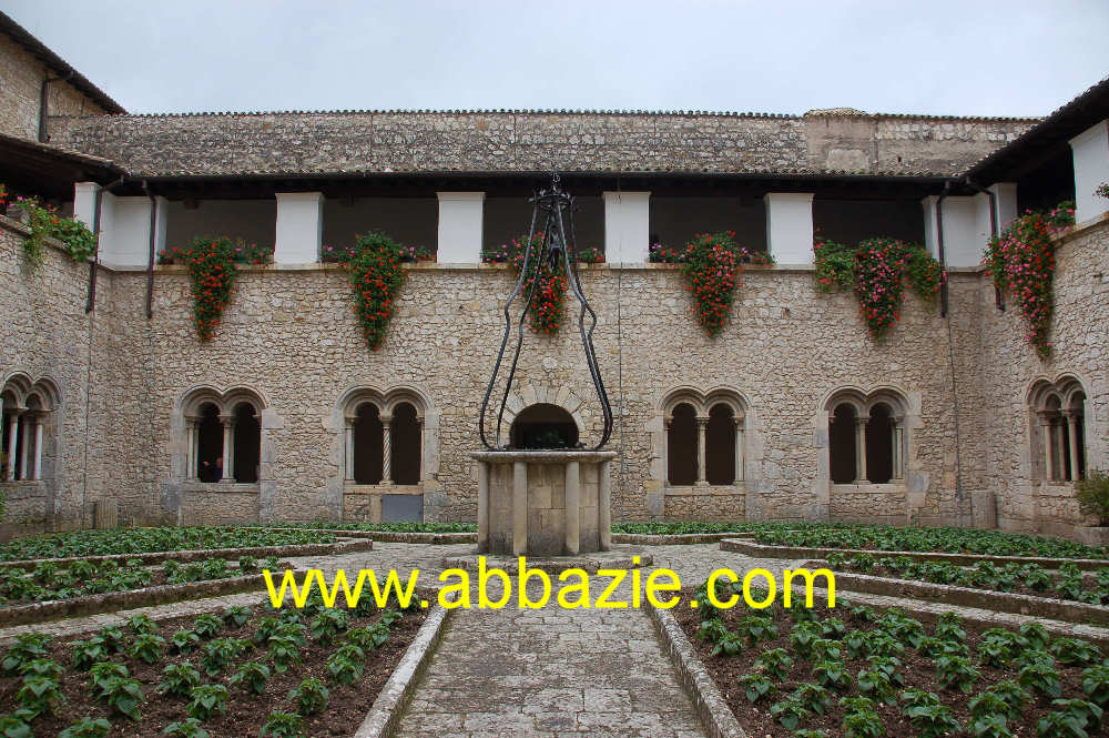 Abbazia di Casamari - il Chiostro